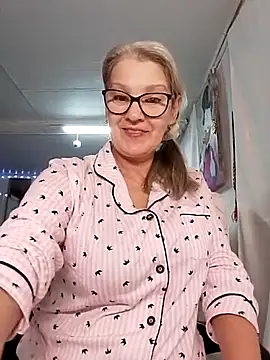 Snapshot of irinamaux chatting on November 18, 2025, 5:06 pm irinamaux online show from November 18, 2025, 5:06 pm