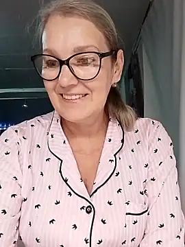 irinamaux online show from November 21, 2025, 6:56 am