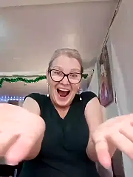 irinamaux online show from December 2, 2025, 9:58 am