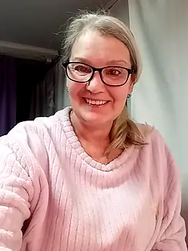 Snapshot of irinamaux chatting on February 6, 2026, 1:32 am irinamaux online show from February 6, 2026, 1:32 am