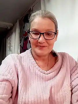 Snapshot of irinamaux chatting on February 13, 2026, 12:01 pm irinamaux online show from February 13, 2026, 12:01 pm