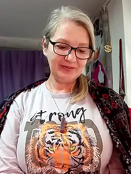 Snapshot of irinamaux chatting on February 18, 2026, 6:53 am irinamaux online show from February 18, 2026, 6:53 am