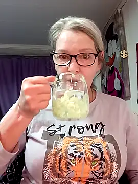 Snapshot of irinamaux chatting on February 19, 2026, 1:45 am irinamaux online show from February 19, 2026, 1:45 am