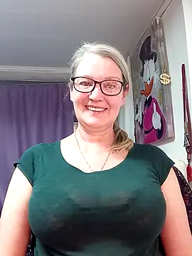 Snapshot of irinamaux chatting on February 19, 2026, 11:56 pm irinamaux online show from February 19, 2026, 11:56 pm