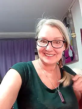 Snapshot of irinamaux chatting on February 21, 2026, 12:00 am irinamaux online show from February 21, 2026, 12:00 am