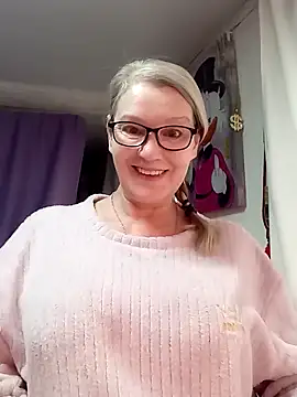 Snapshot of irinamaux chatting on February 25, 2026, 6:23 am irinamaux online show from February 25, 2026, 6:23 am