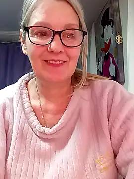 Snapshot of irinamaux chatting on February 25, 2026, 6:28 pm irinamaux online show from February 25, 2026, 6:28 pm