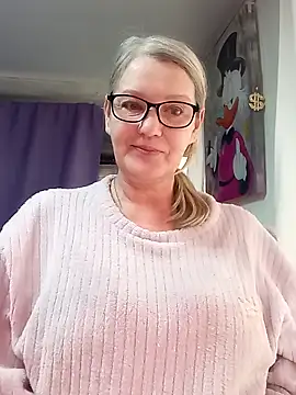 Snapshot of irinamaux chatting on February 26, 2026, 7:18 am irinamaux online show from February 26, 2026, 7:18 am