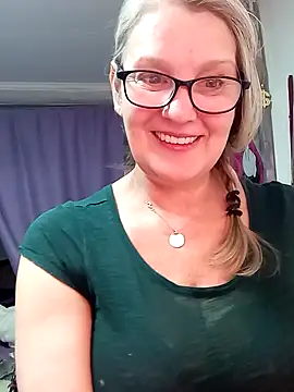 Snapshot of irinamaux chatting on March 3, 2026, 1:01 am irinamaux online show from March 3, 2026, 1:01 am