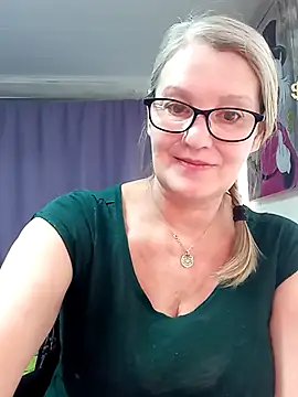 Snapshot of irinamaux chatting on March 4, 2026, 9:48 am irinamaux online show from March 4, 2026, 9:48 am