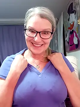 Snapshot of irinamaux chatting on March 6, 2026, 3:25 am irinamaux online show from March 6, 2026, 3:25 am