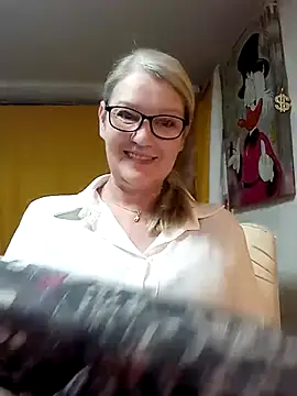 Snapshot of irinamaux chatting on March 10, 2026, 4:50 am irinamaux online show from March 10, 2026, 4:50 am