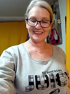 Snapshot of irinamaux chatting on March 11, 2026, 4:57 pm irinamaux online show from March 11, 2026, 4:57 pm