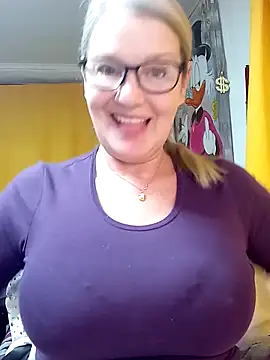 Snapshot of irinamaux chatting on March 13, 2026, 2:18 am irinamaux online show from March 13, 2026, 2:18 am