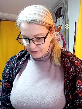 Snapshot of irinamaux chatting on March 18, 2026, 6:49 am irinamaux online show from March 18, 2026, 6:49 am