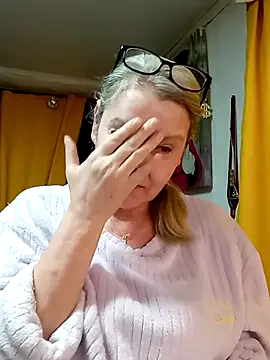 Snapshot of irinamaux chatting on March 22, 2026, 5:00 am irinamaux online show from March 22, 2026, 5:00 am