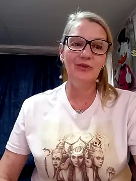 Snapshot of irinamaux chatting on April 1, 2026, 1:41 pm irinamaux online show from April 1, 2026, 1:41 pm