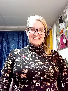 Snapshot of irinamaux chatting on April 2, 2026, 4:04 pm irinamaux online show from April 2, 2026, 4:04 pm