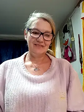 Snapshot of irinamaux chatting on April 3, 2026, 5:16 am irinamaux online show from April 3, 2026, 5:16 am