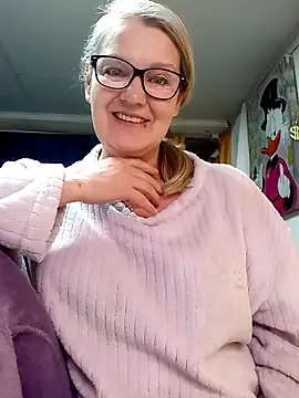 Snapshot of irinamaux chatting on April 4, 2026, 2:43 am irinamaux online show from April 4, 2026, 2:43 am