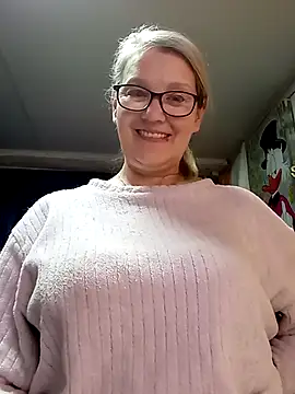 Snapshot of irinamaux chatting on April 4, 2026, 2:47 pm irinamaux online show from April 4, 2026, 2:47 pm