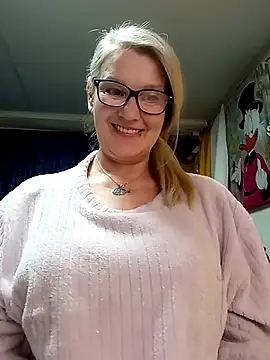 Snapshot of irinamaux chatting on April 5, 2026, 7:44 pm irinamaux online show from April 5, 2026, 7:44 pm