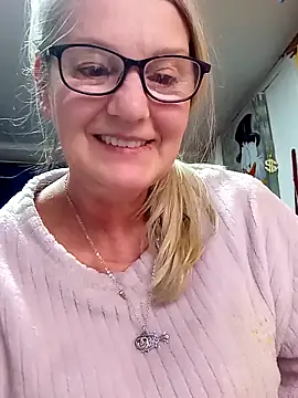 Snapshot of irinamaux chatting on April 9, 2026, 7:58 am irinamaux online show from April 9, 2026, 7:58 am