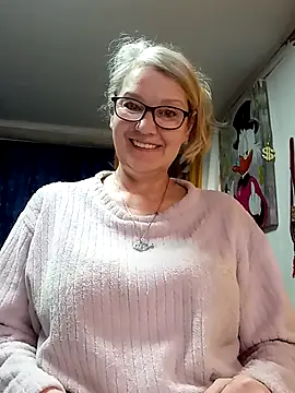 Snapshot of irinamaux chatting on April 10, 2026, 4:28 am irinamaux online show from April 10, 2026, 4:28 am