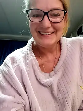 Snapshot of irinamaux chatting on April 11, 2026, 12:59 am irinamaux online show from April 11, 2026, 12:59 am