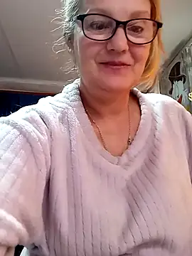 Snapshot of irinamaux chatting on April 11, 2026, 8:07 am irinamaux online show from April 11, 2026, 8:07 am