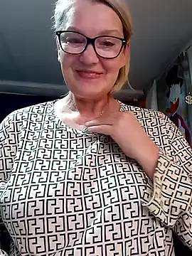 Snapshot of irinamaux chatting on April 12, 2026, 4:39 am irinamaux online show from April 12, 2026, 4:39 am