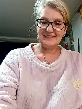 Snapshot of irinamaux chatting on April 15, 2026, 2:57 pm irinamaux online show from April 15, 2026, 2:57 pm