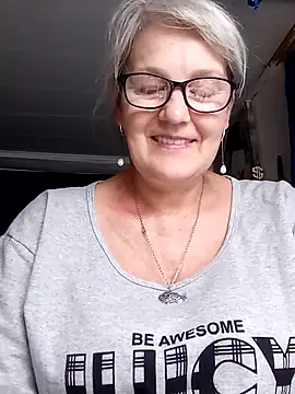 Snapshot of irinamaux chatting on June 19, 2026, 11:25 am irinamaux online show from June 19, 2026, 11:25 am