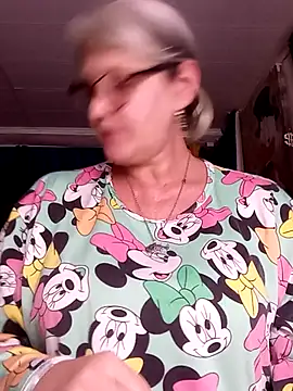 Snapshot of irinamaux chatting on July 17, 2026, 12:28 am irinamaux online show from July 17, 2026, 12:28 am
