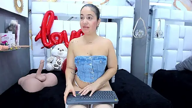 emily madrid online show from February 15, 2025, 5:41 am