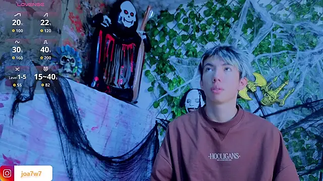 Snapshot of Levii_Ackermann chatting on October 13, 2025, 12:49 pm Levii Ackermann online show from October 13, 2025, 12:49 pm