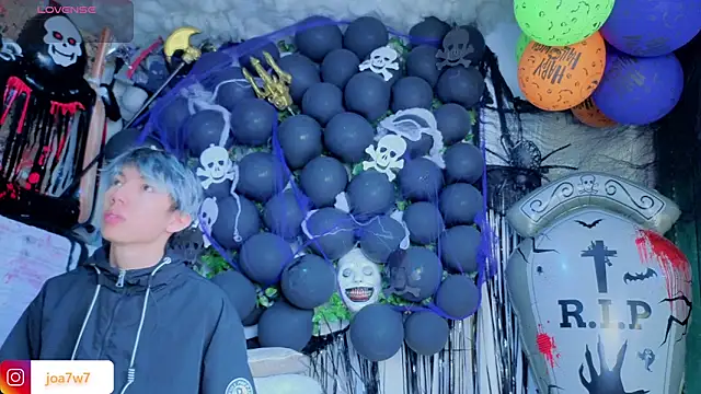 Snapshot of Levii_Ackermann chatting on October 28, 2025, 2:09 pm Levii Ackermann online show from October 28, 2025, 2:09 pm