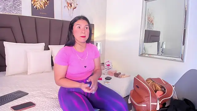 Sofi Perez  online show from February 8, 2025, 11:33 am