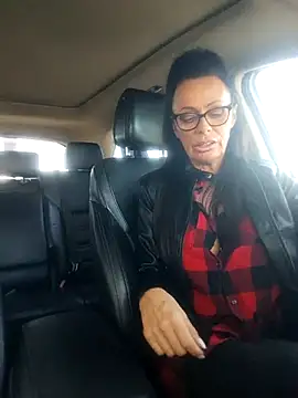 Snapshot of Misses-Cougar chatting on March 19, 2025, 1:07 pm Misses-Cougar online show from March 19, 2025, 1:07 pm