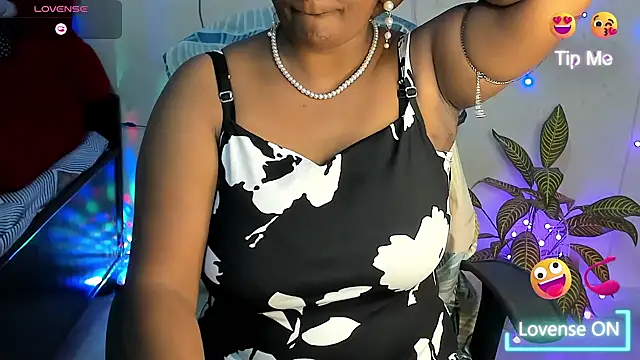 Snapshot of Love_Winss chatting on September 13, 2025, 3:06 am Love Winss online show from September 13, 2025, 3:06 am