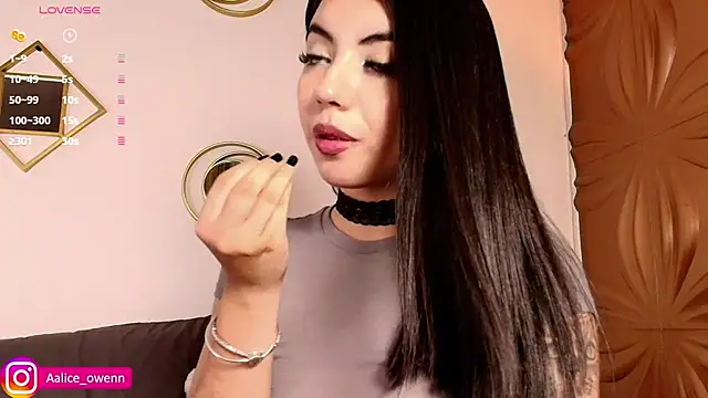 Snapshot of Aliceowenn chatting on January 22, 2025, 3:09 am Aliceowenn online show from January 22, 2025, 3:09 am