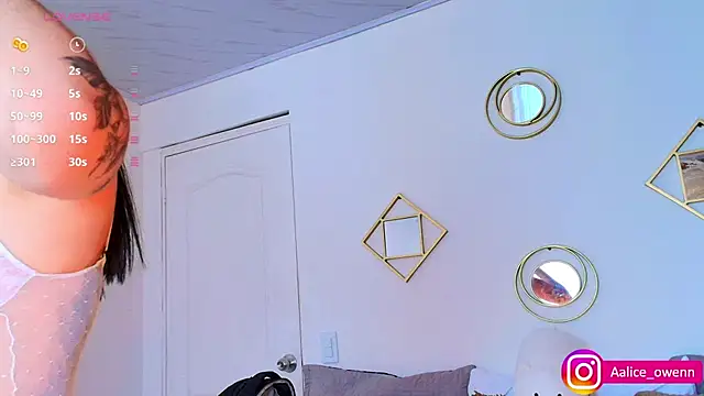 Snapshot of Aliceowenn chatting on September 10, 2025, 9:04 pm Aliceowenn online show from September 10, 2025, 9:04 pm