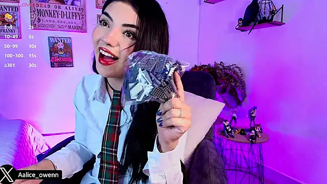 Snapshot of Aliceowenn chatting on October 11, 2025, 9:13 pm Aliceowenn online show from October 11, 2025, 9:13 pm