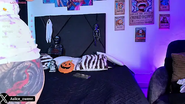 Snapshot of Aliceowenn chatting on October 22, 2025, 9:03 pm Aliceowenn online show from October 22, 2025, 9:03 pm