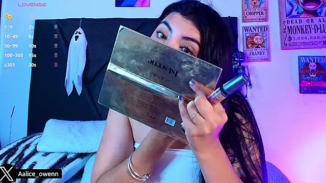 Snapshot of Aliceowenn chatting on October 28, 2025, 9:17 pm Aliceowenn online show from October 28, 2025, 9:17 pm