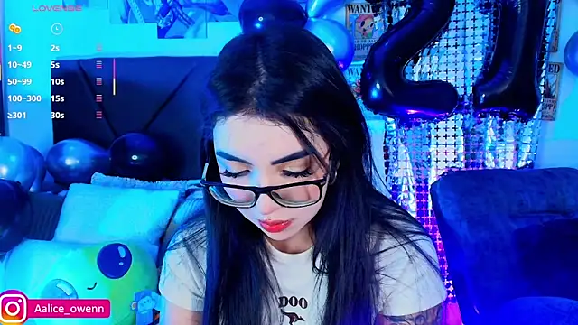 Aliceowenn online show from February 3, 2026, 9:09 pm