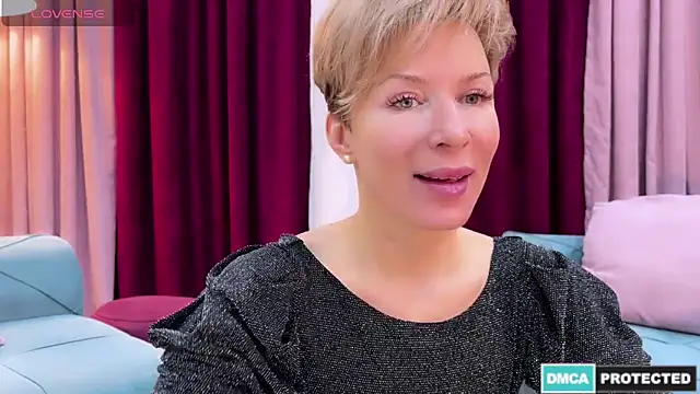 Snapshot of UrGoddessJenny chatting on January 2, 2025, 3:19 pm UrGoddessJenny online show from January 2, 2025, 3:19 pm