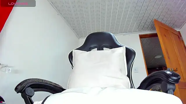 Holly Sailt online show from April 13, 2026, 7:19 pm