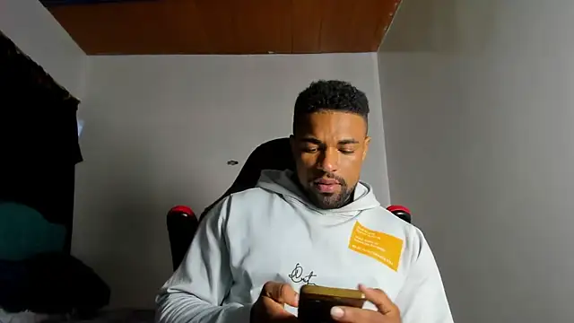 Snapshot of estebanlobo- chatting on October 2, 2025, 11:23 pm estebanlobo- online show from October 2, 2025, 11:23 pm