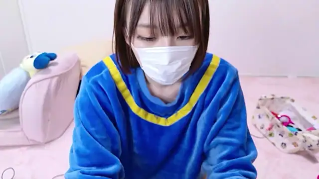 hi---chan- online show from April 10, 2026, 2:11 pm